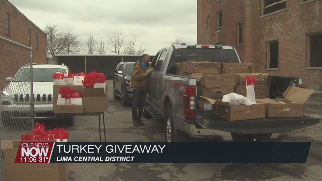 The Central District in Lima offers up free turkeys for the community